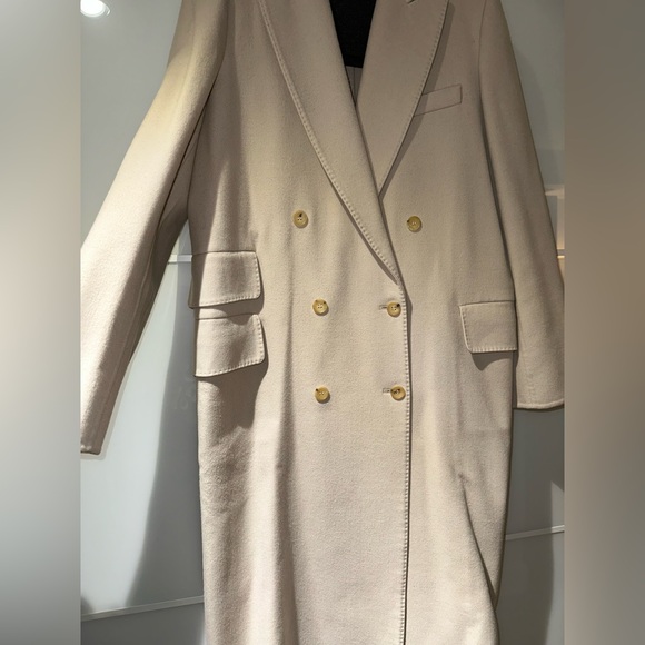 MaxMara runway cream coat - Picture 2 of 6